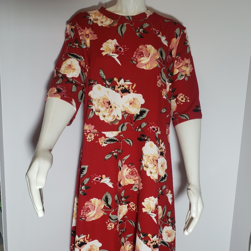 2X Women's dress color red floral..